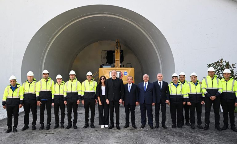 Cengiz İnşaat’ın yapımını üstlendiği Murovdağ Tüneli’nde ilk ışık göründü