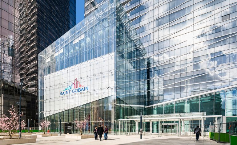 SAINT-GOBAIN, KÜRESEL LİDERLİĞİNİ KULLANARAK KÂRLI BÜYÜMESİNİ HIZLANDIRIYOR