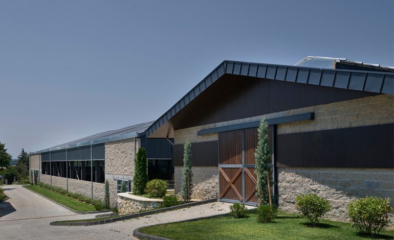 Equine Design Studio’dan Doğayla Bütünleşen Binicilik Tesisi: Bozanoğlu Stables