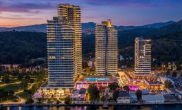 Şehrin tek sahil projesi Neva Yalı İzmir’de ‘yıldızlar’ konuştu