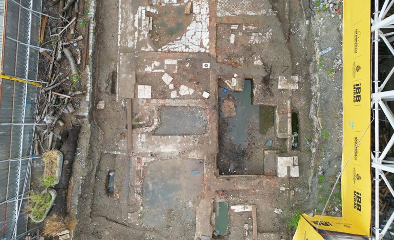 TARİHİ CAMİNİN MÜLKİYETİ VAKIFLARA GEÇTİ