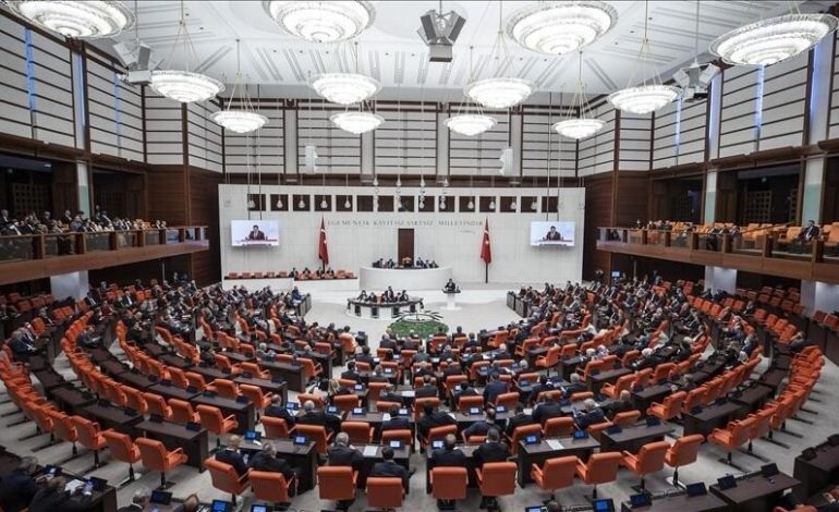 Fahiş site aidatlarına yönelik düzenlemeleri de içeren kanun teklifi yasalaştı