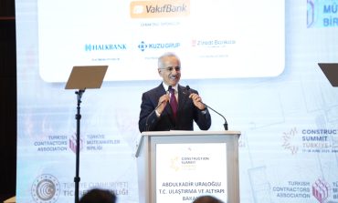 Bakan Uraloğlu İnşaat Zirvesi Türkiye 2026’da sektör temsilcileriyle buluştu