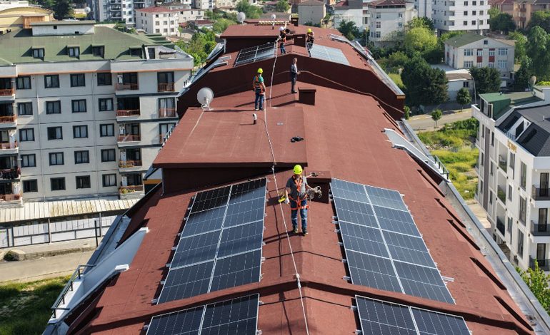 2 BİN METREKARE VE ÜZERİ YAPILARDA ENERJİ DÖNÜŞÜMÜ HIZ KAZANDI