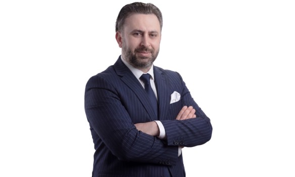 "Bir daireyi değil, bir sokağı satarsınız": Beyoğlu'nun Gayrimenkul Danışmanı Ömer Faruk Ordulu ile Söyleşi