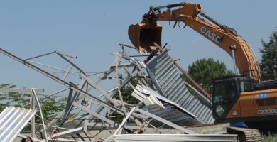 ÖMERLİ HAVZASI’NDAKİ KAÇAK YAPILAR KALDIRILDI